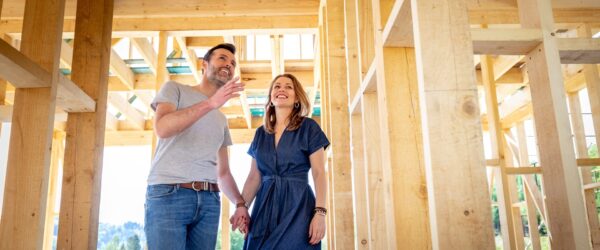 Profis oder Eigenleistung? Eine Entscheidungshilfe für private Bauherren